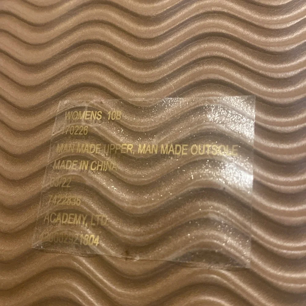 EUC. Brown and Tan Sandals. Women’s Size 10 - Picture 9 of 13